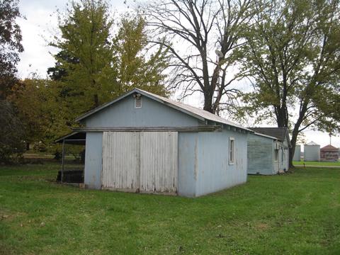 421 W 9th St, Mcnabb, IL 61335 photo 3