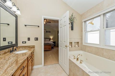 1110 Deep Woods Dr, Elgin, IL 60120 photo 14