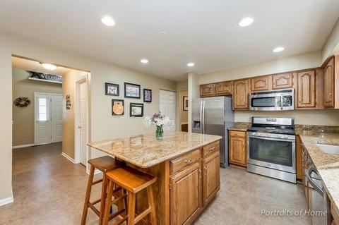 1110 Deep Woods Dr, Elgin, IL 60120 photo 6