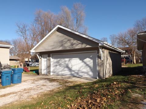 1229 Lisbon St, Morris, IL 60450 photo 3