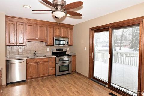 3820 Lexington Dr, Hoffman Estates, IL 60192 photo 4