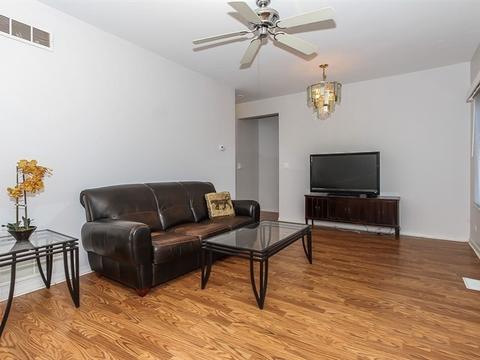 253 S Weston Ave, Elgin, IL 60123 photo 4