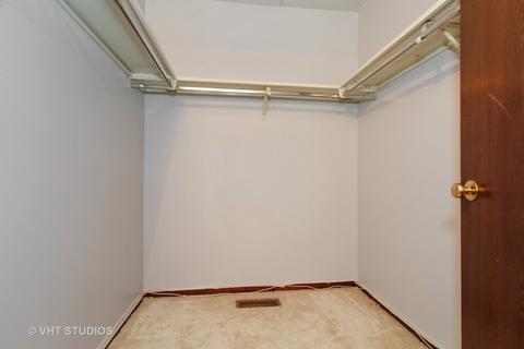 229 Brookside Ln #B, Willowbrook, IL 60527 photo 7