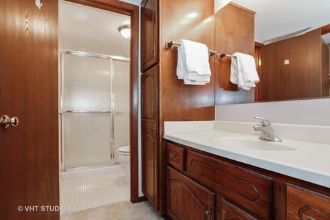 229 Brookside Ln #B, Willowbrook, IL 60527 photo 6