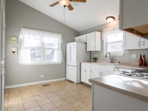 869 Fieldside Ln, Aurora, IL 60504 photo 10