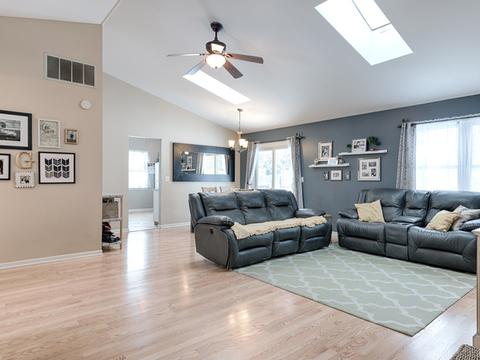 869 Fieldside Ln, Aurora, IL 60504 photo 2