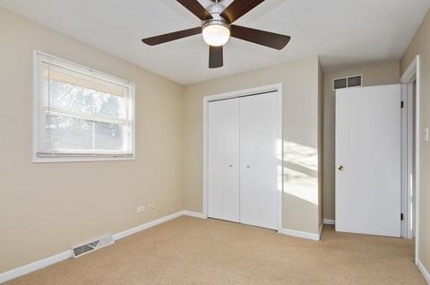666 Hiawatha Dr, Elgin, IL 60120 photo 7