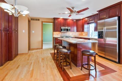 666 Hiawatha Dr, Elgin, IL 60120 photo 4