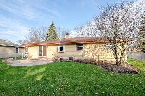 666 Hiawatha Dr, Elgin, IL 60120 photo 10