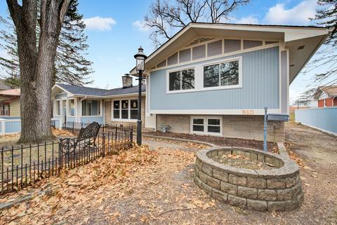 910 Hickory Ln, Naperville, IL 60540 photo 2