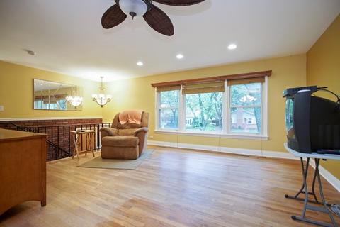 4474 Hoover St, Rolling Meadows, IL 60008 photo 2