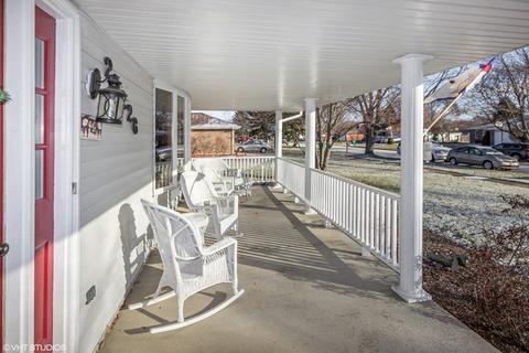 25226 W Willow Dr, Plainfield, IL 60544 photo 2