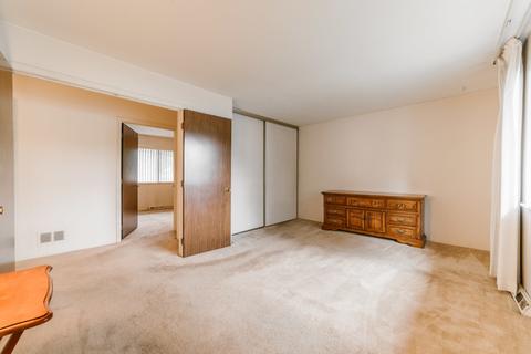 735 E Devon Ave, Roselle, IL 60172 photo 14