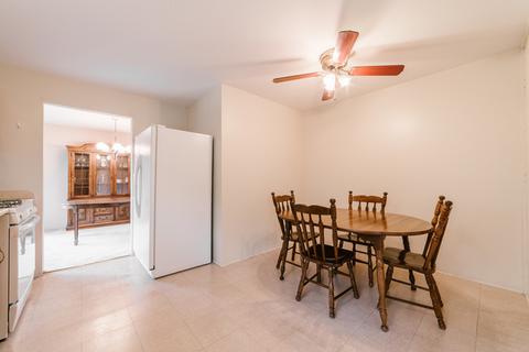 735 E Devon Ave, Roselle, IL 60172 photo 8