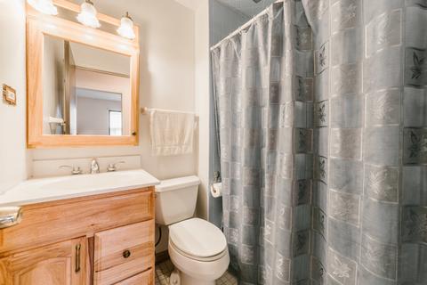 735 E Devon Ave, Roselle, IL 60172 photo 16