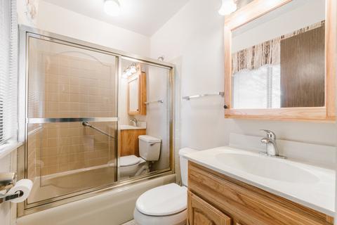 735 E Devon Ave, Roselle, IL 60172 photo 15
