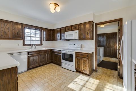 2214 Barger Ct, Wheaton, IL 60189 photo 13