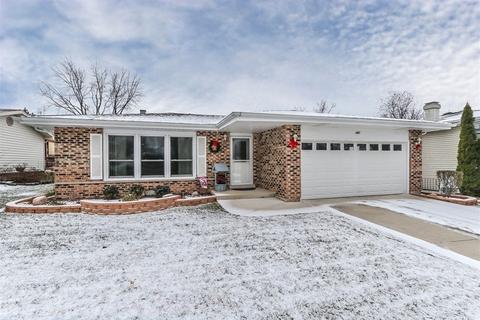681 Catalpa Ln, Bartlett, IL 60103 photo 1