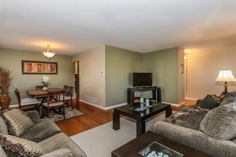 681 Catalpa Ln, Bartlett, IL 60103 photo 5