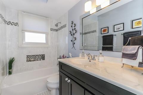 681 Catalpa Ln, Bartlett, IL 60103 photo 19