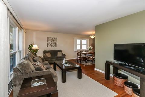 681 Catalpa Ln, Bartlett, IL 60103 photo 2