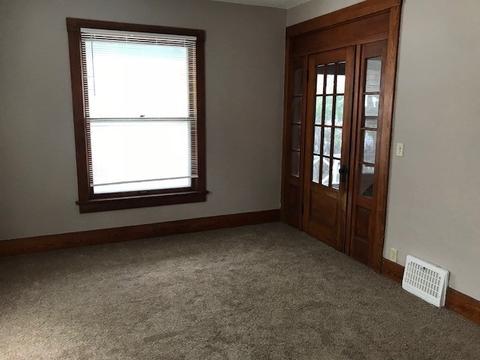 919 Cedar Ave, Elgin, IL 60120 photo 2