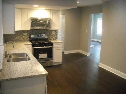 2769 Maple St, Des Plaines, IL 60018 photo 4