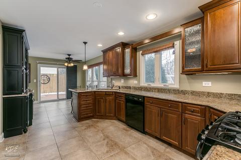 1410 Fox Chase Ct, Bartlett, IL 60103 photo 9