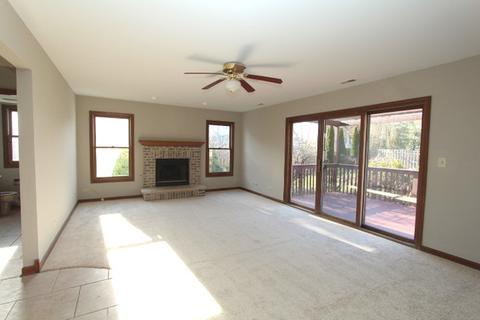 740 Roaring Brook Ln, Algonquin, IL 60102 photo 4