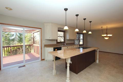 740 Roaring Brook Ln, Algonquin, IL 60102 photo 2