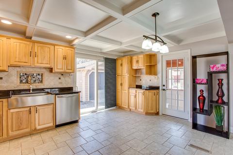 8931 Windsor Ln, Bridgeview, IL 60455 photo 9