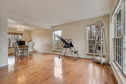 1280 Evergreen Ln, Elgin, IL 60123 photo 4