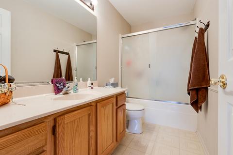 1280 Evergreen Ln, Elgin, IL 60123 photo 16