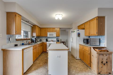 1280 Evergreen Ln, Elgin, IL 60123 photo 8