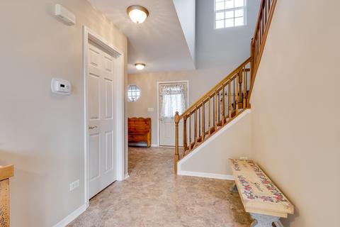 1280 Evergreen Ln, Elgin, IL 60123 photo 2