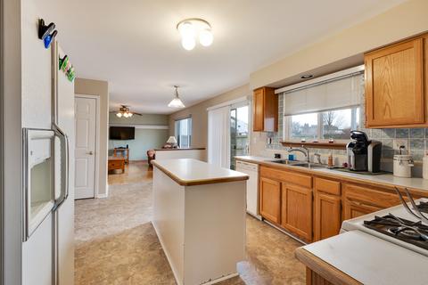 1280 Evergreen Ln, Elgin, IL 60123 photo 9