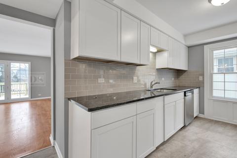 994 S 2nd Ave, Des Plaines, IL 60016 photo 12
