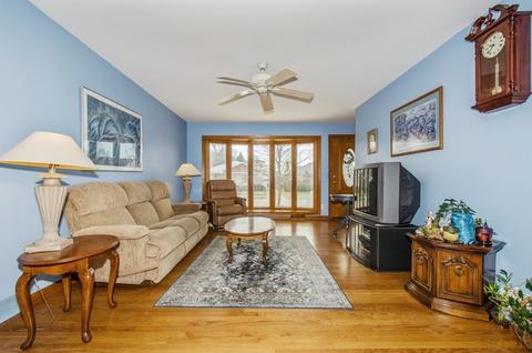 7116 W Wright Ter, Niles, IL 60714 photo 2