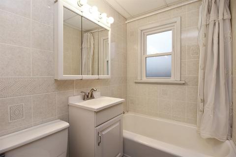 215 Hereford Ave, Steger, IL 60475 photo 9