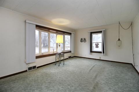 215 Hereford Ave, Steger, IL 60475 photo 2