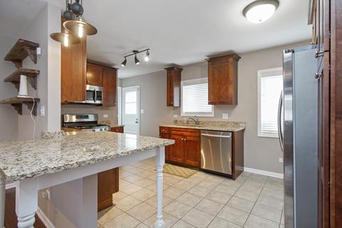 1305 Palm Dr, Wheeling, IL 60090 photo 3