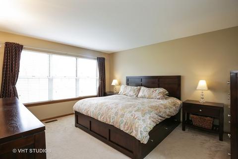 2040 Aronomink Cir, Elgin, IL 60123 photo 13