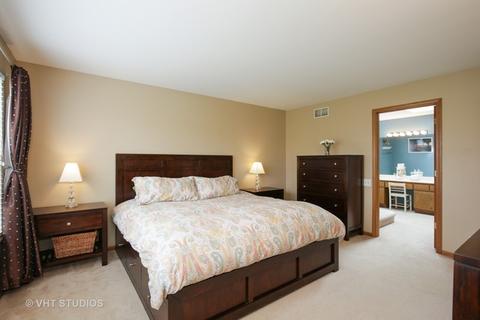 2040 Aronomink Cir, Elgin, IL 60123 photo 14