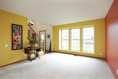 2040 Aronomink Cir, Elgin, IL 60123 photo 3