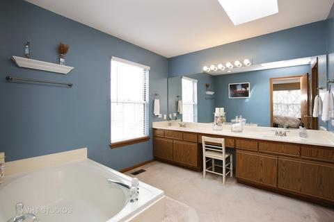 2040 Aronomink Cir, Elgin, IL 60123 photo 15
