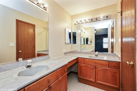 1504 Knotty Pine Dr, Elgin, IL 60123 photo 13