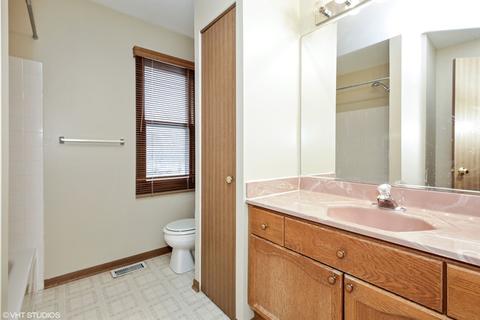 1504 Knotty Pine Dr, Elgin, IL 60123 photo 16