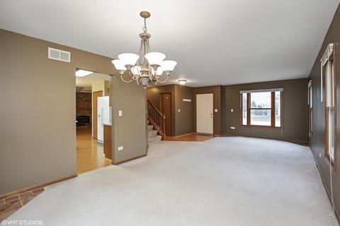 1504 Knotty Pine Dr, Elgin, IL 60123 photo 3