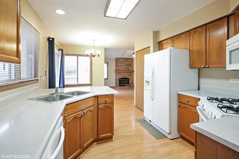 1504 Knotty Pine Dr, Elgin, IL 60123 photo 4
