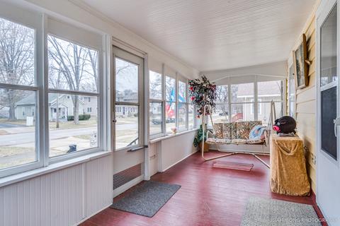 828 Watson St, Aurora, IL 60505 photo 2